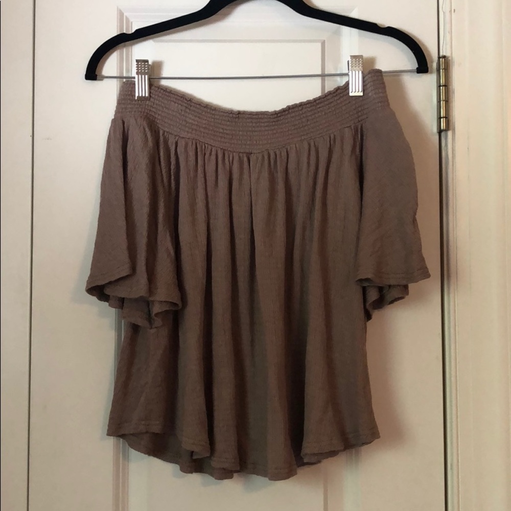 Off shoulder short sleeve shirt